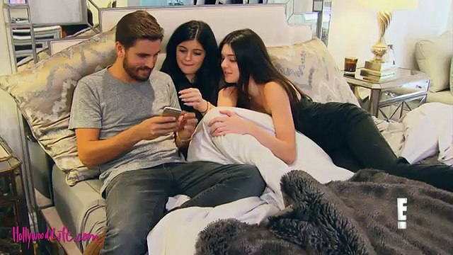 Kylie Jenner & Kendall Jenner Find Kris-Sexting-OMG! 2015