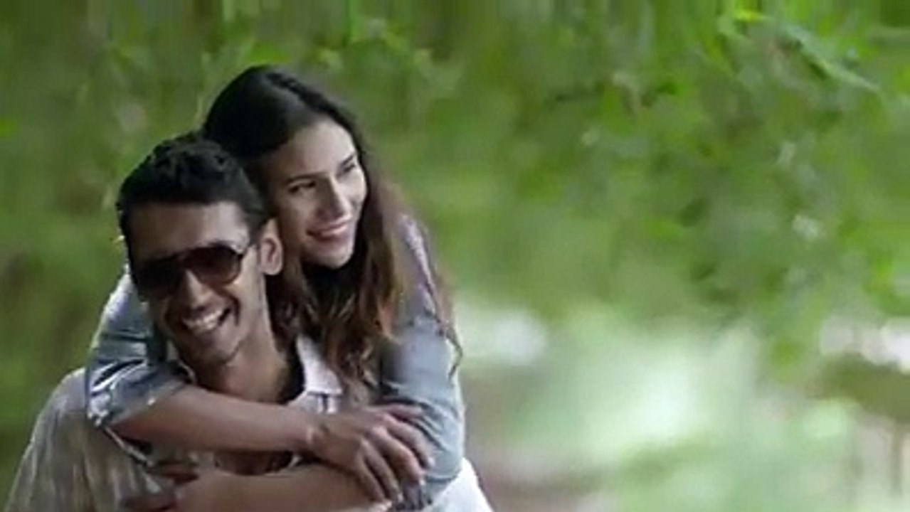 Phir Mili Tanhai (Official Music Video) Elusive : Zoe Viccaji –