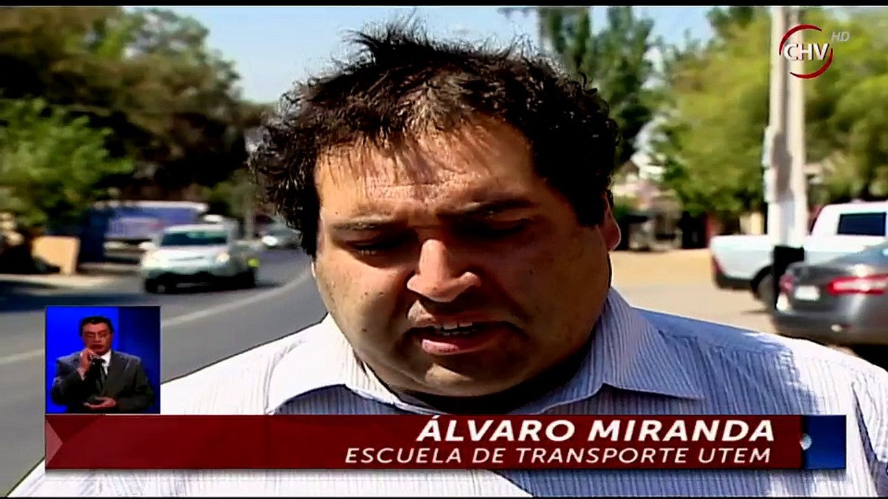 Cazanoticias registró a conductor que se afeitaba mientras manejaba - CHV Noticias