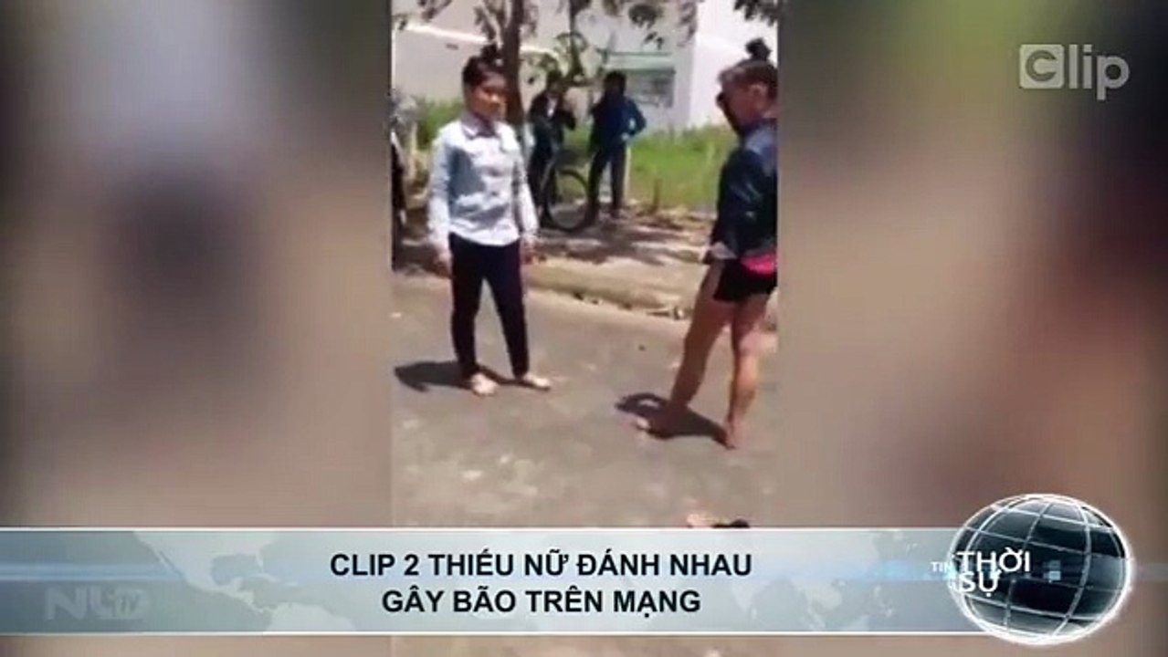 Video: Hai thiếu nữ đánh nhau dã man, ngất xỉu trên đường [XuanGiao.Com]