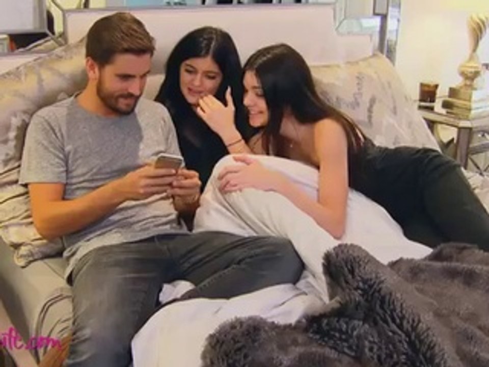 Kylie Jenner Kendall Jenner Find Kris-Sexting-OMG! 2015