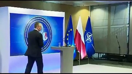 Son micro est mal réglé ... ce qui se passe ensuite dépasse l'entendement !