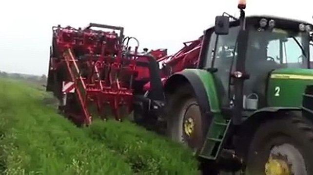 مولیاں اکھاڑنے کی حیرت انگیز مشین دیکھیے