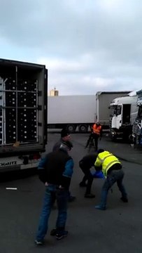 Calais : des migrants tabassés par des routiers zone des Dunes