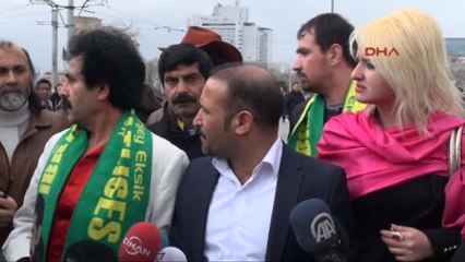 İbrahim Tatlıses İçin İstiklal Caddesi'nde Kur'an-I Kerim Dağıttılar
