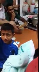 کتنے آرام سے اس شخص نے بچے کا ٹوٹا ہوا بازو جوڑ دیا ۔۔۔ کمال ہے