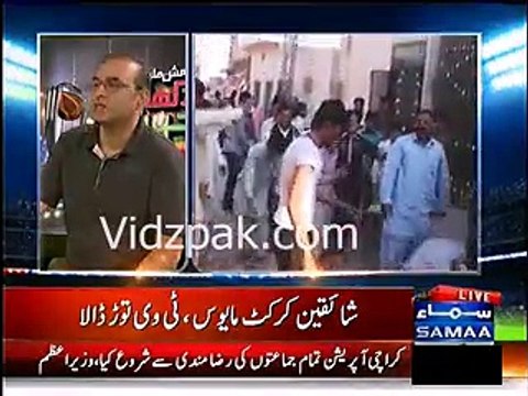 Devastated Pakistan cricket fans smash TV sets after defeat from Australia