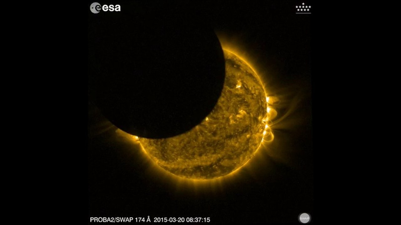 L'éclipse solaire vue de l'espace