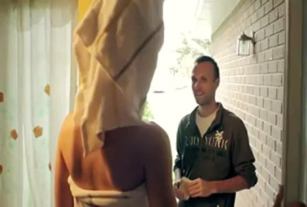 I'll give you $ 1,000 if you drop the towel
