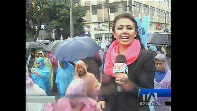 Manifestantes opositores marcharon hasta la Plaza de San Francisco