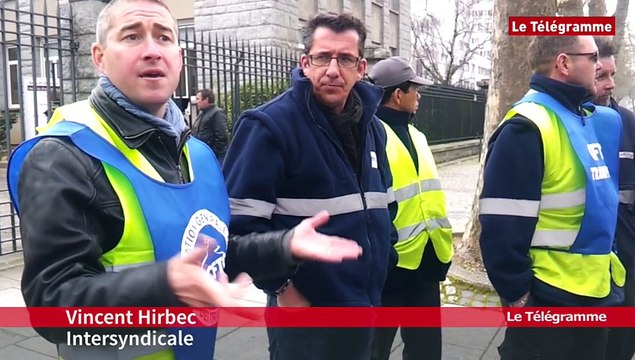 Lorient. Mory global : les salariés de Caudan manifestent devant la sous-préfecture