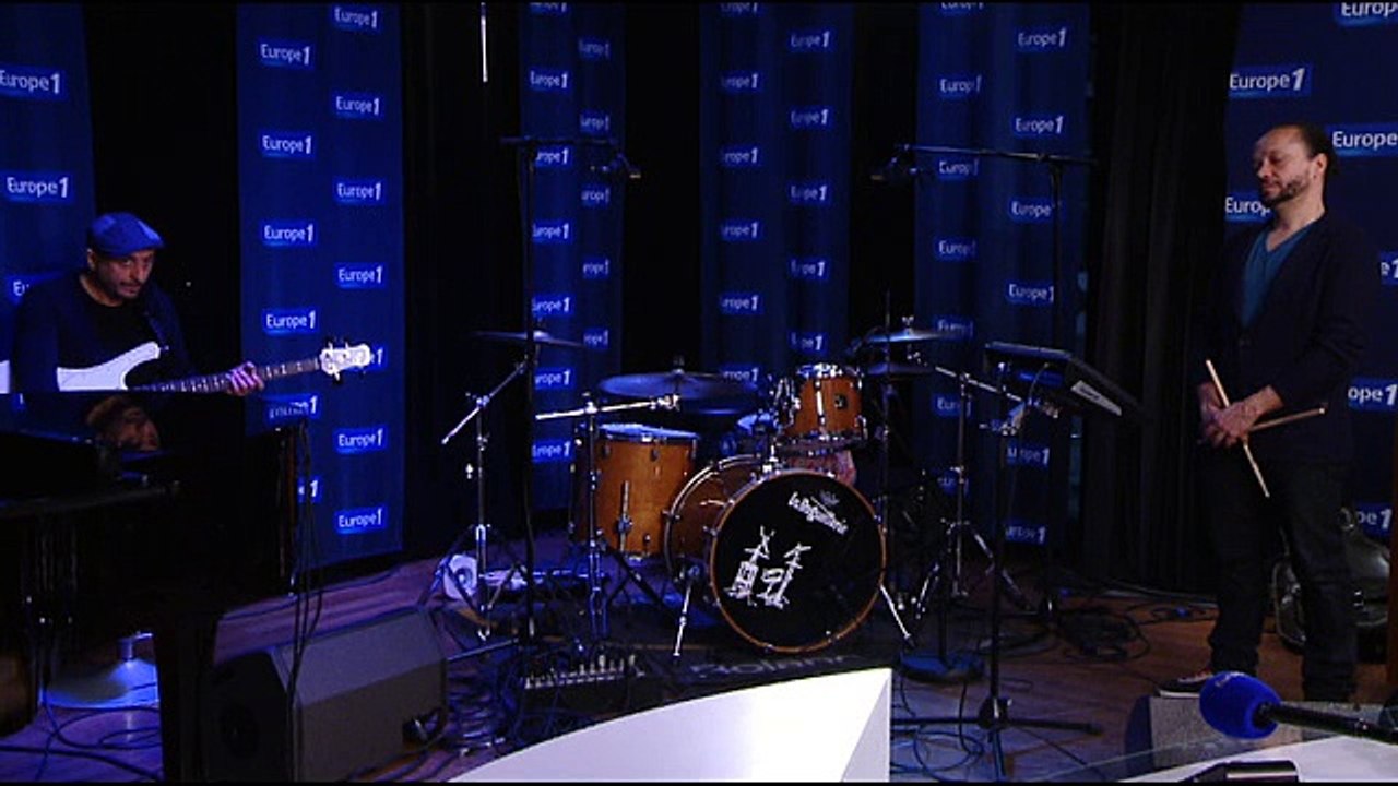 Yael Naïm chante "Retrograde" reprise de James Black en live