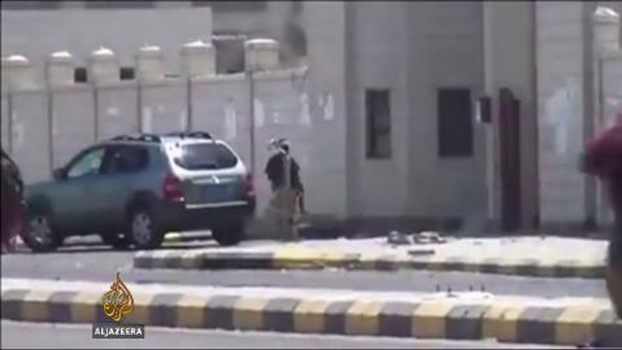 Scores killed in suicide attacks on Yemen mosques