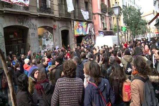 Decenas de personas se congregan en Patio Maravillas