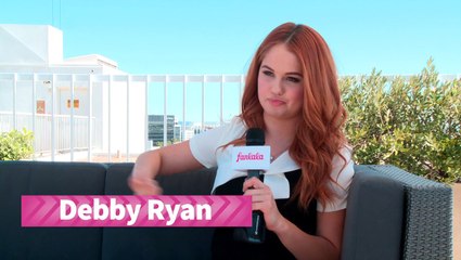 Video herunterladen: Debby Ryan Passes The Disney Baton