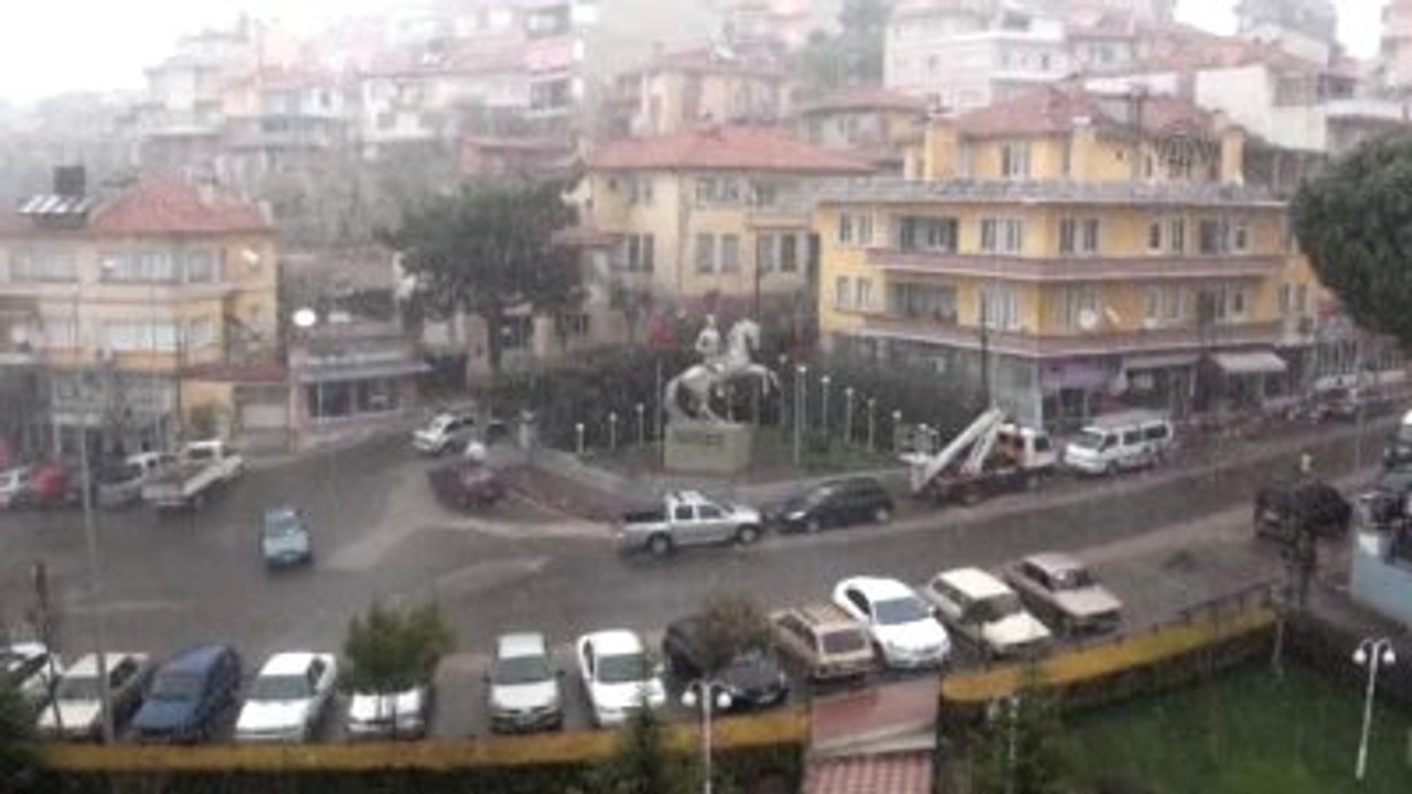 Demirci'de Kar Yağışı ve Sis Etkili Oluyor