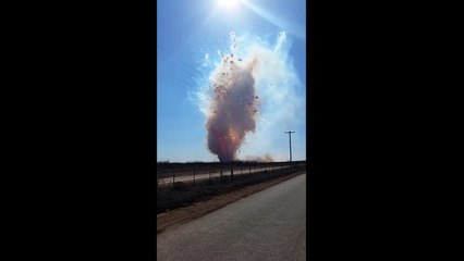 Así se ve la explosión de una tonelada de fuegos artificiales