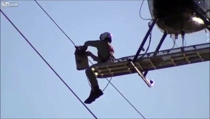 Télécharger la video: Resgate de pássaro no cabo elétrico (emocionante)