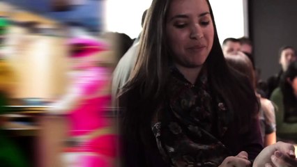 Un grupo de personas prueban el Apple Watch y así reaccionan ante sus funciones