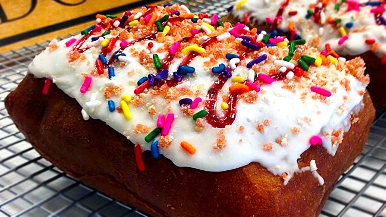 Big Poppa Tart Donut: At A Full Pound, This Is The Godzilla of Mashups!
