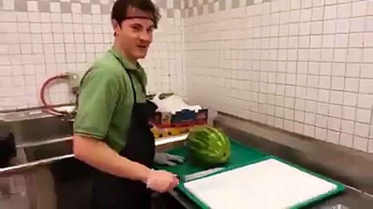 21 Sec Cutting of Melon