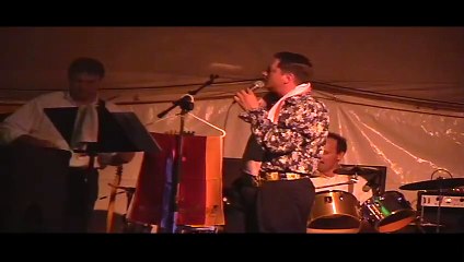 EP Express sings  Words  at Elvis Week 2006 (video)