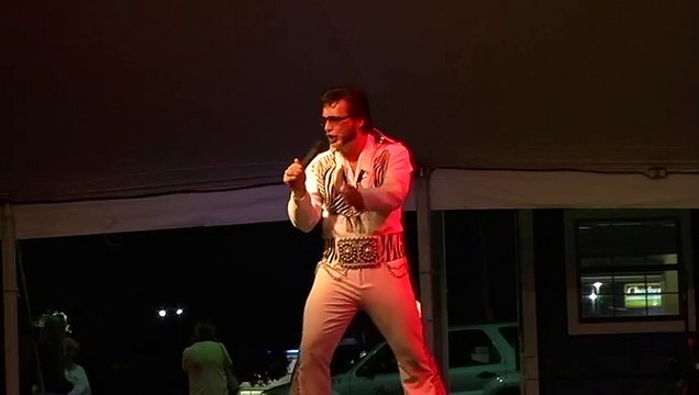 Mark Addy sings WALK A MILE IN MY SHOES at Elvis Week (video)