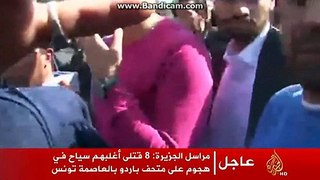 شاهد مراسل الجزيرة يضرب على قفاه فى أحداث متحف باردو فى تونس