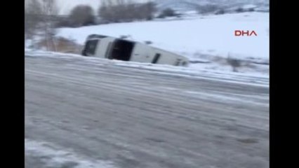 Isparta - Yüzme Şampiyonasına Giden Öğrencileri Taşıyan Minibüs Devrildi: 1 Ölü, 17 Yaralı