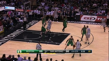 Marcus Smart exclu après un coup de poing dans les parties de Matt Bonner