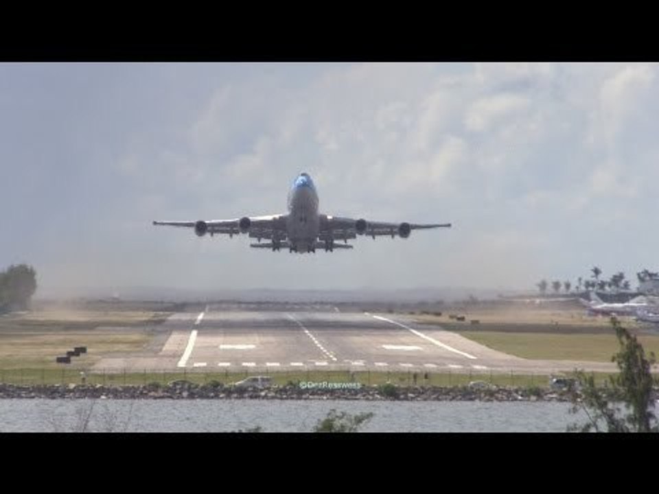 KLM 747 Takes Off From St Maarten