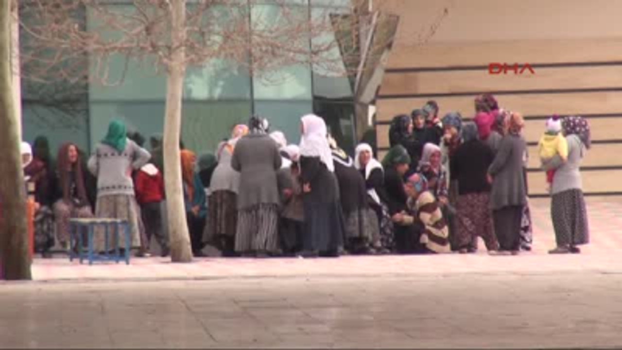 Malatya Cezaevinde Öldürülen Kadının Cenazesi Malatya'ya Getirildi Ek Cenaze Toprağa Verildi