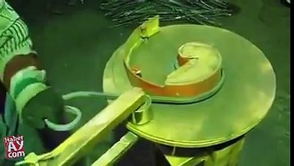 Demir perforje için manuel makine...İnsan gücüyle çalıştığı için tablayı döndürmek çok zor..