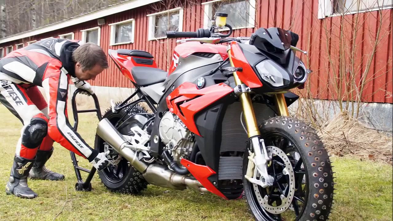 Motorcycle Stunt on Ice INCREDIBLE MOTORCYCLE MOMENTS 2014 2015