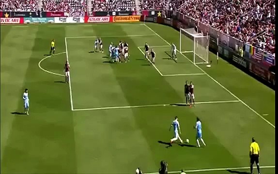 l'horrible coup franc de David Villa lors de Colorado Rapids vs New York City
