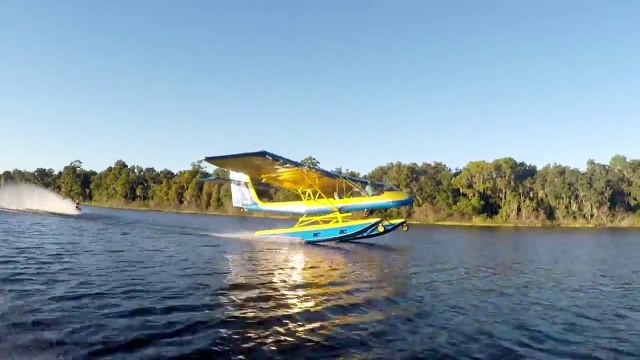 Incredible Barefoot Airplane Waterskiing