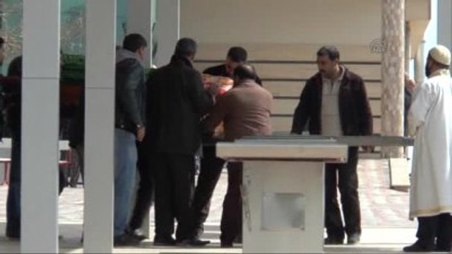 Sivas'ta Cezaevinde Öldürülen Kadının Cenazesi Toprağa Verildi