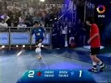 Maradona e messi giocano a calcio-tennis