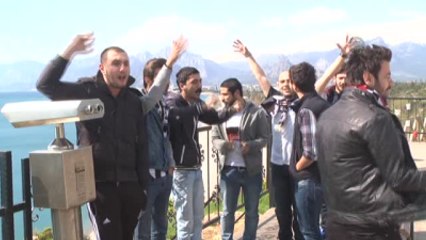 Kanser Hastaları İçin Saçlarını Kazıttılar