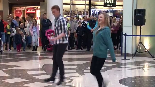 Irish Dancing Flashmob in Essex by Aer Lingus Regional and London Southend Airport