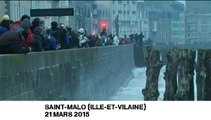 Grande marée : à Saint-Malo, les touristes 