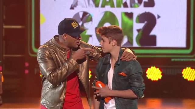 Justin Bieber & Tom Cruise Slimes at the Kids Choice Awards 2015