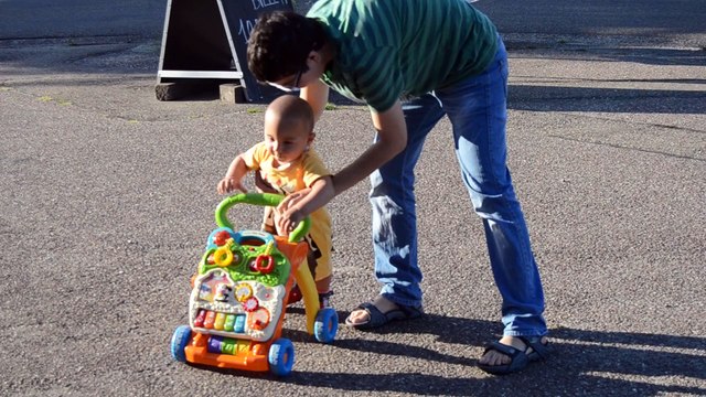 Ezgi Sinet Cevat Sinet Mustafa Sinet Bebeğimin yürümesi 1