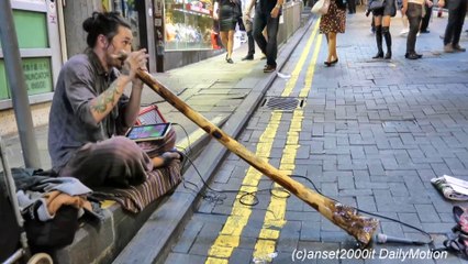 Beatboxing with a Didgeridoo ! Hong Kong Street Music