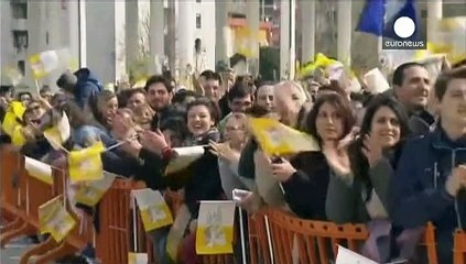 Papa Francesco in visita a Napoli: "Ribellatevi alla camorra''