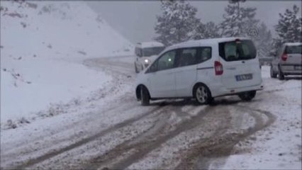 Türkiye Nevruzla Bahara Hazırlanırken Kar Yolları Kapattı