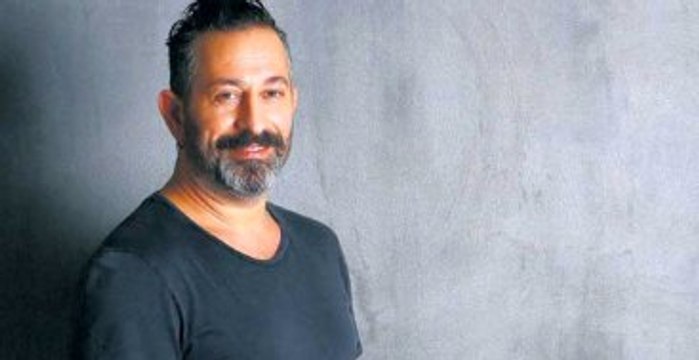 Cem Yılmaz Çocukluk Fotoğrafını Paylaştı