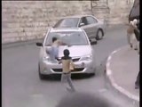 [CHOC] Une voiture percute plusieurs enfants qui jetaient des pierres