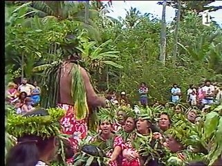 CEREMONIE AU MARAE ARAHURAHU