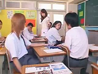 Japanese teacher  akiho yoshizawa, ameri ichinose